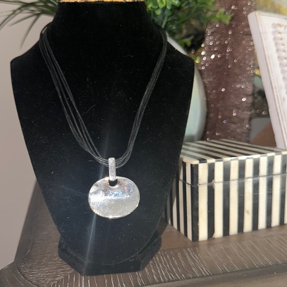 Silver pendent circle on black several layers of leather chain with silver ext - Picture 1 of 4